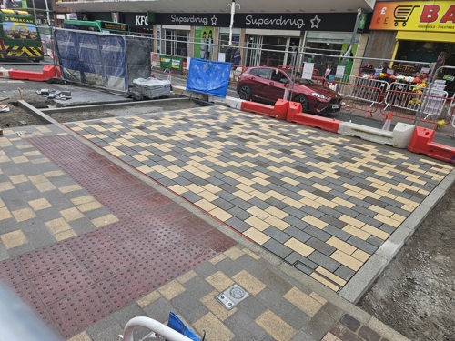 A photo of the new paving tiles at the crossing from Chapel Street over to Eastbank Street